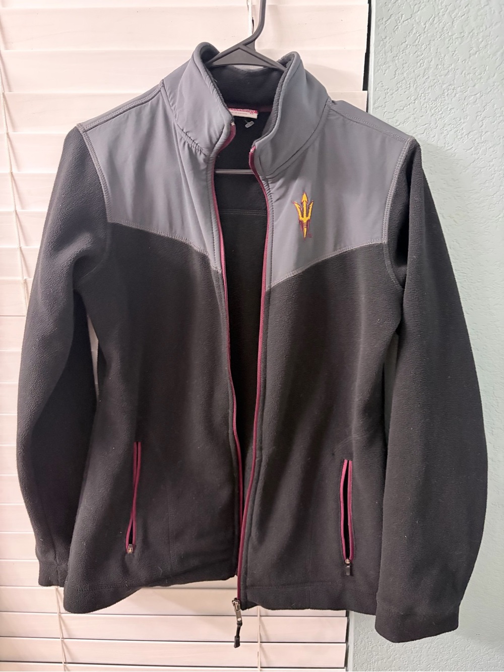 Colosseum Black & Gray Full-Zip Utility Jacket with Gold Trident